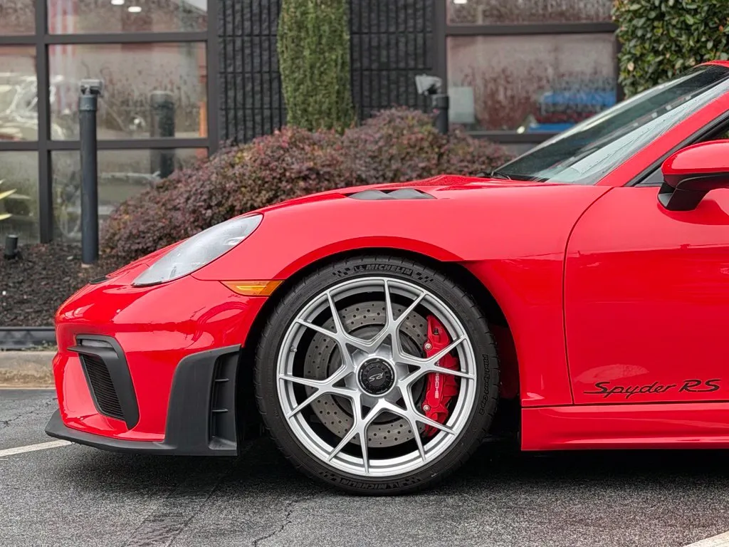 Porsche 718 Spyder photo 10