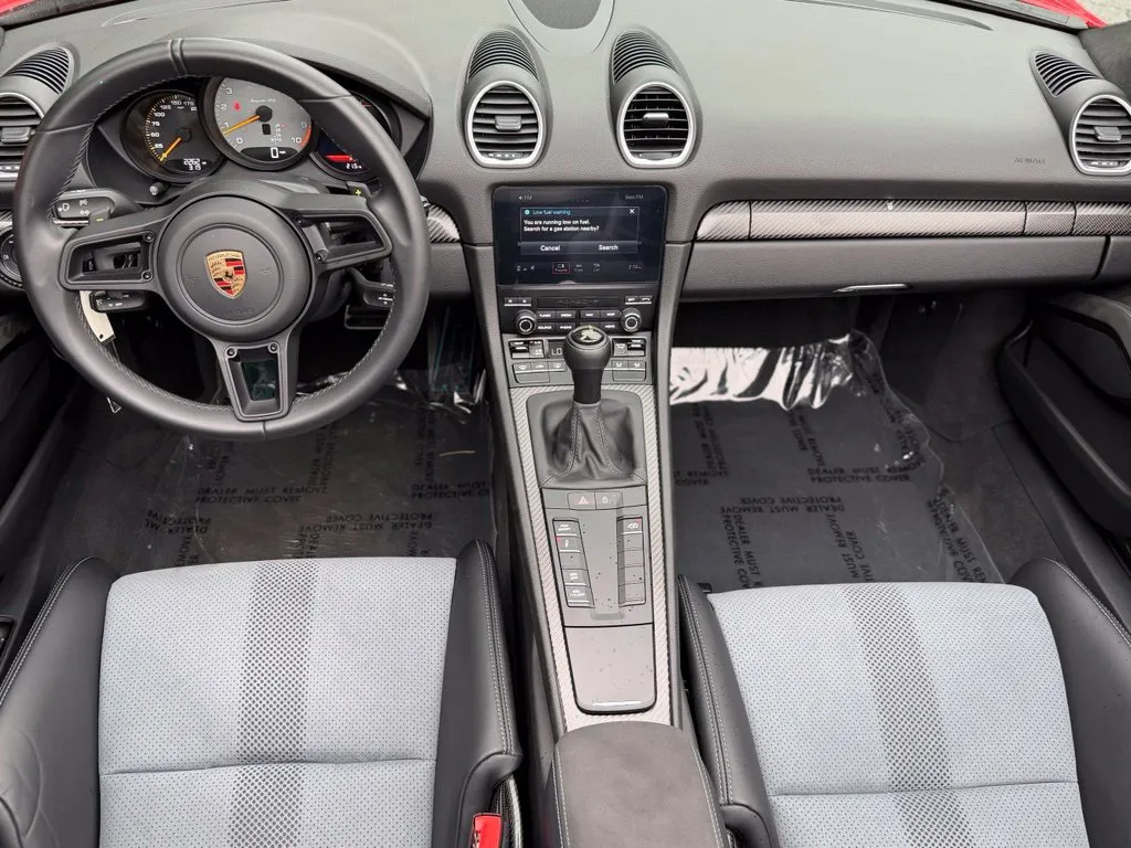 Porsche 718 Spyder photo 36