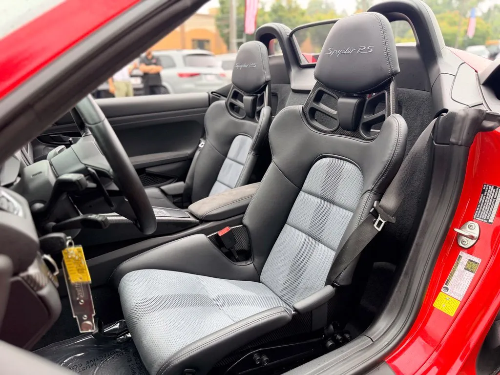 Porsche 718 Spyder photo 26