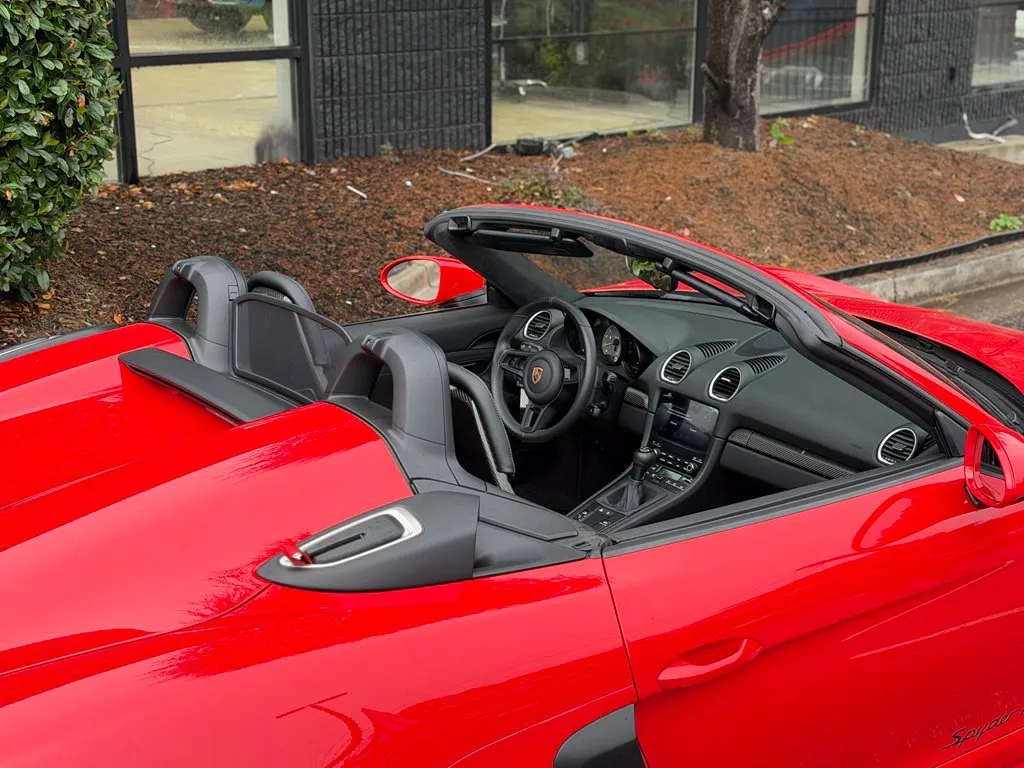 Porsche 718 Spyder photo 51