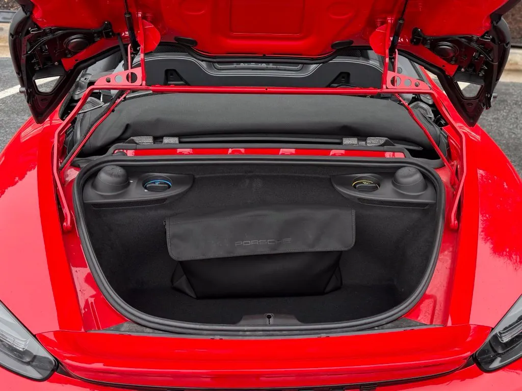Porsche 718 Spyder photo 18