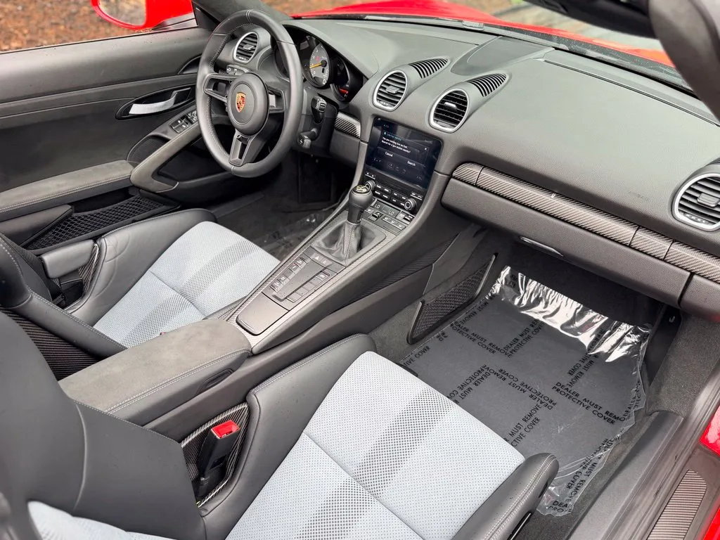 Porsche 718 Spyder photo 31