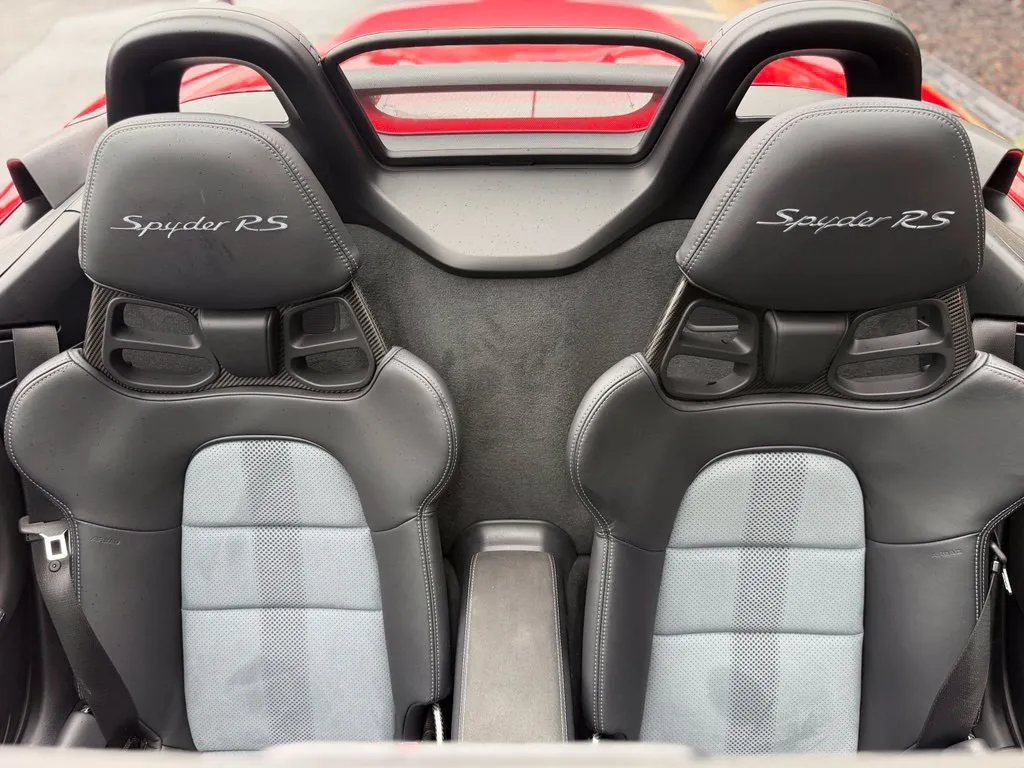 Porsche 718 Spyder photo 48