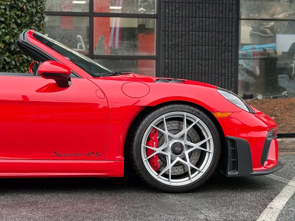 Porsche 718 Spyder photo 23
