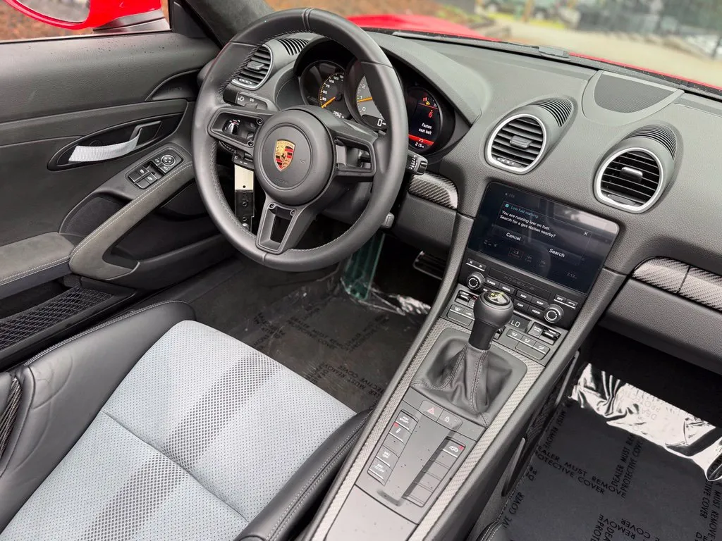 Porsche 718 Spyder photo 38