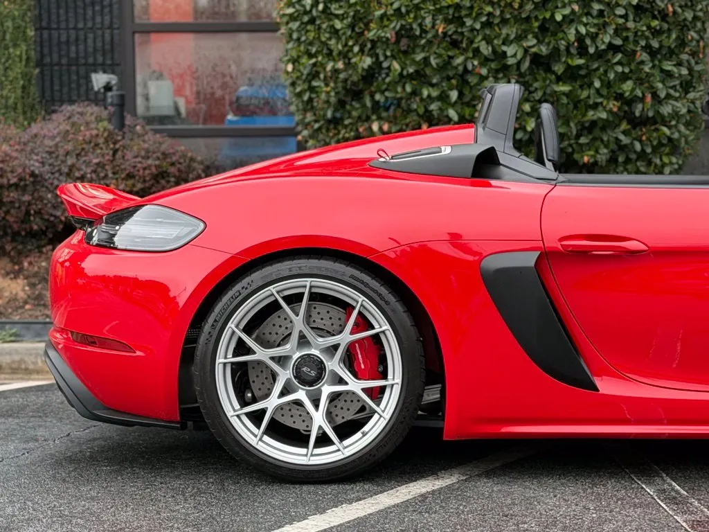 Porsche 718 Spyder photo 22