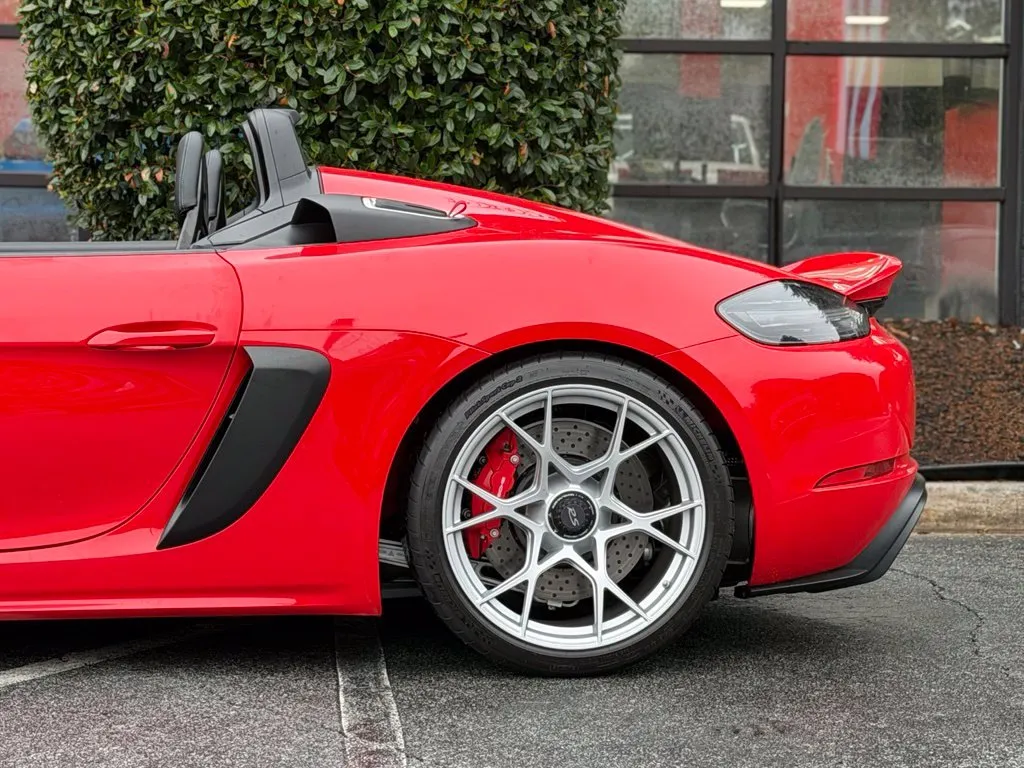 Porsche 718 Spyder photo 11