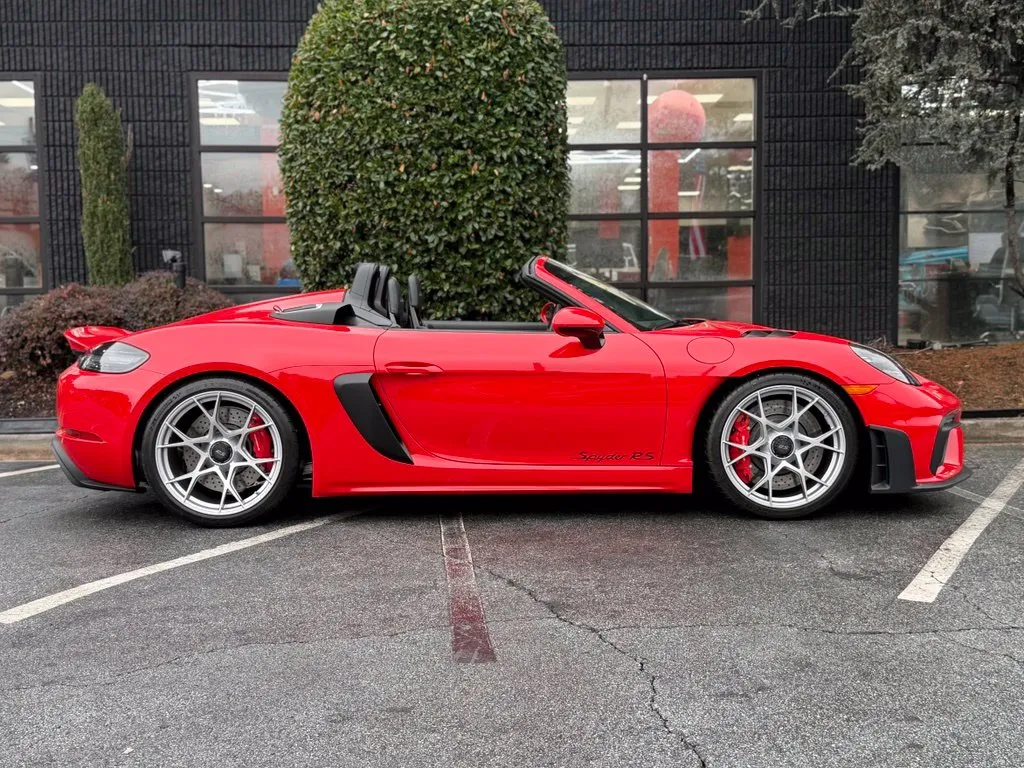 Porsche 718 Spyder photo 21