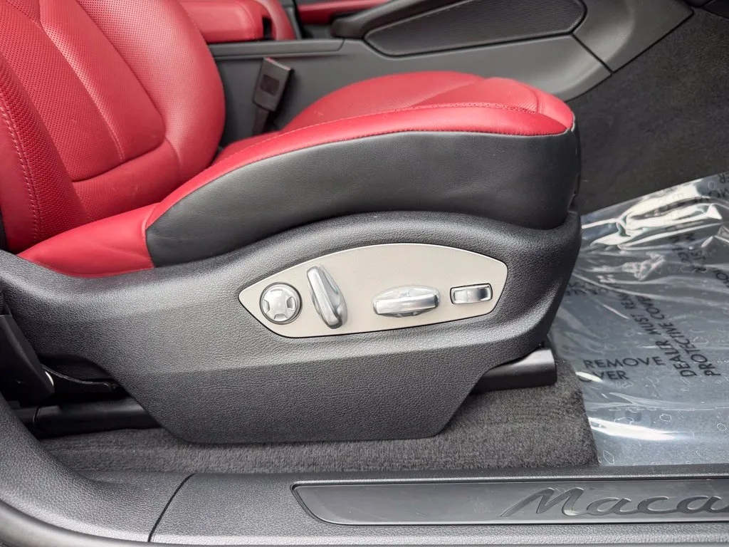 Porsche Macan photo 31