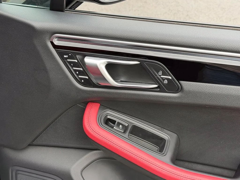 Porsche Macan photo 33