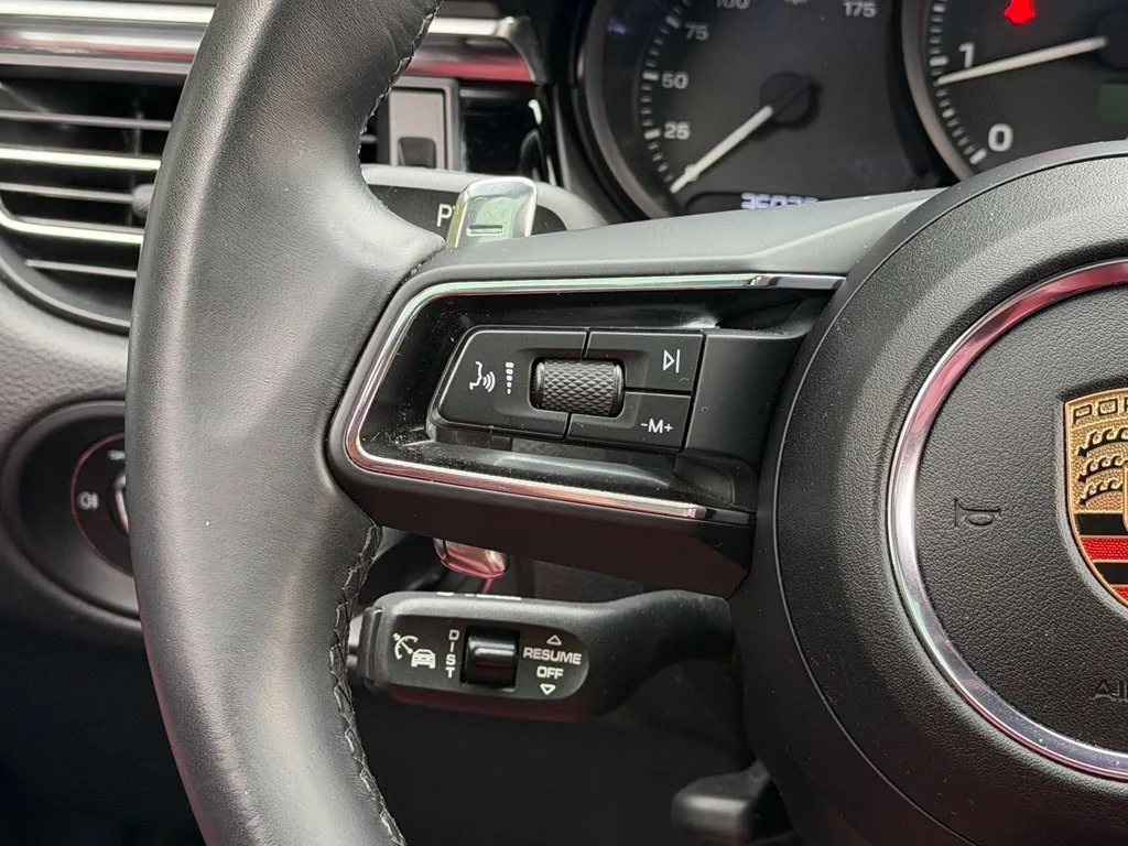 Porsche Macan photo 38