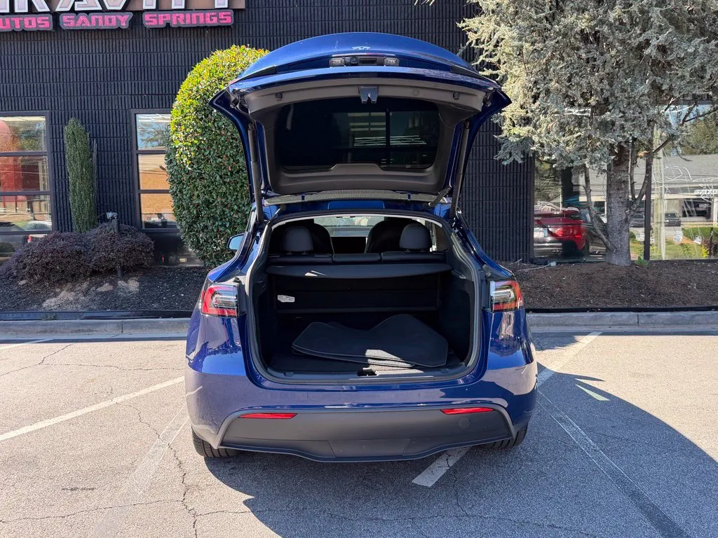 Tesla Model Y photo 18