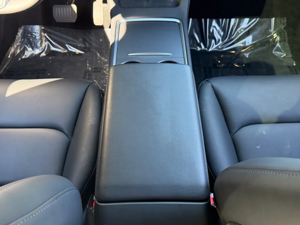 Tesla Model Y photo 45