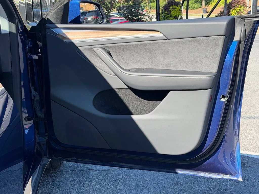 Tesla Model Y photo 34