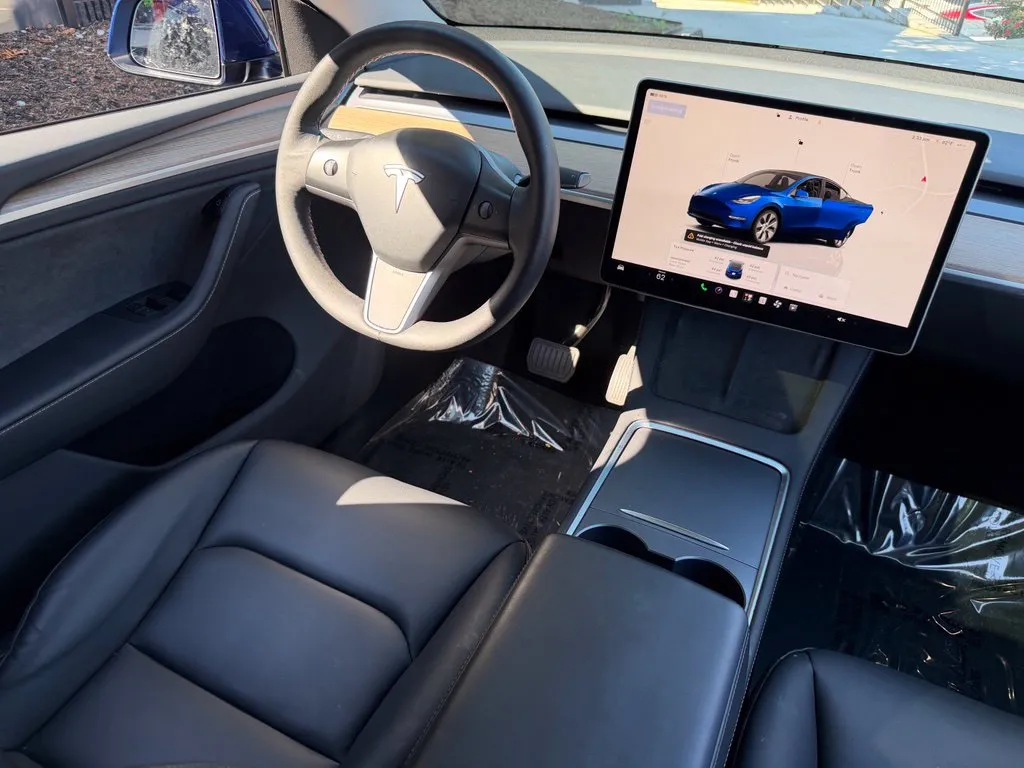 Tesla Model Y photo 39