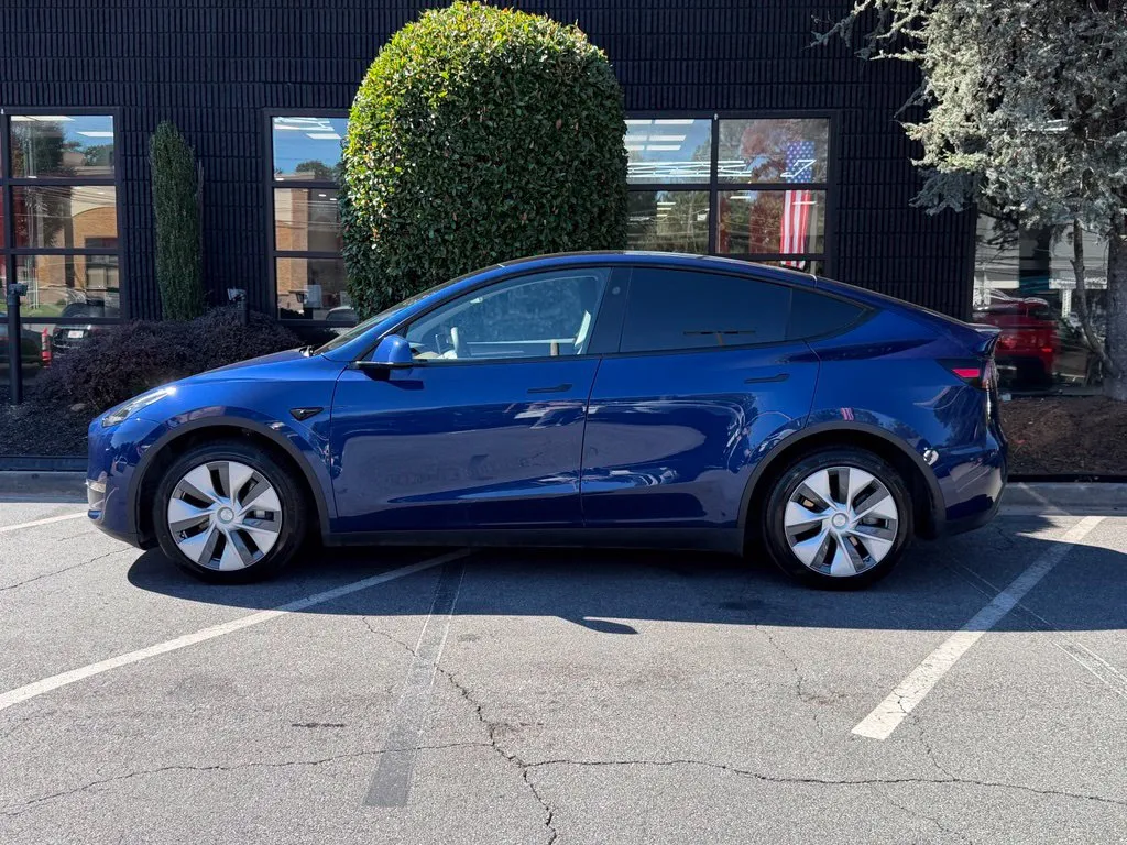 Tesla Model Y photo 10