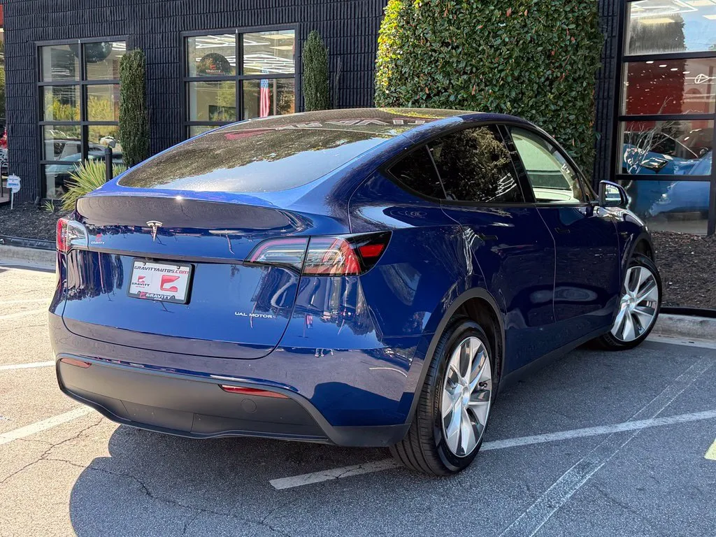 Tesla Model Y photo 13