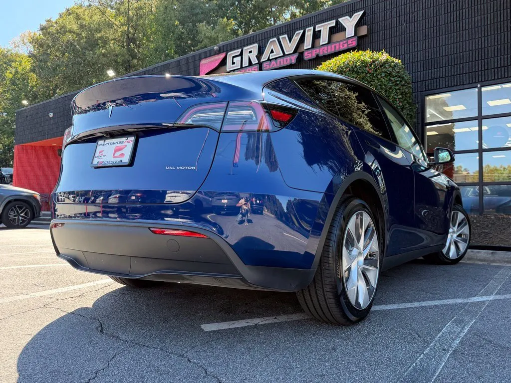 Tesla Model Y photo 14