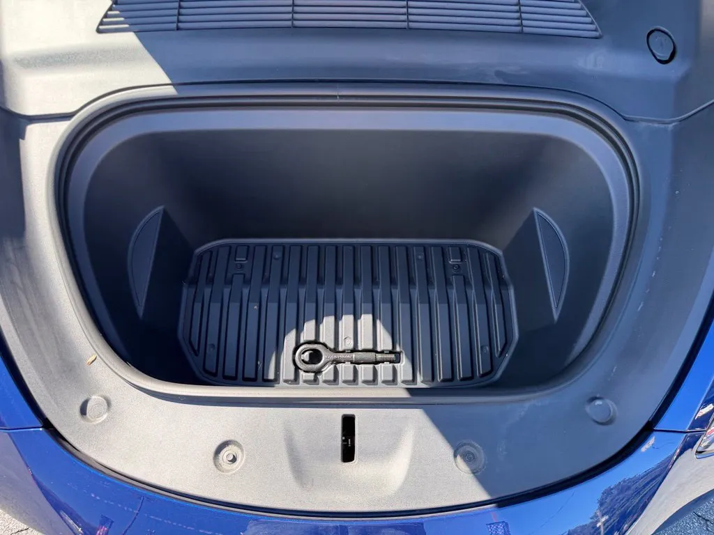Tesla Model Y photo 6
