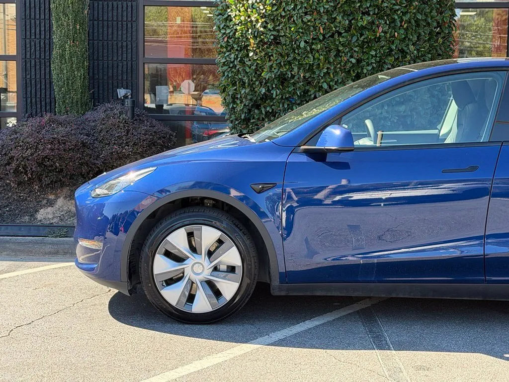 Tesla Model Y photo 11