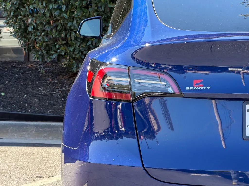 Tesla Model Y photo 16