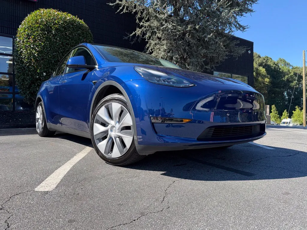 Tesla Model Y photo 8