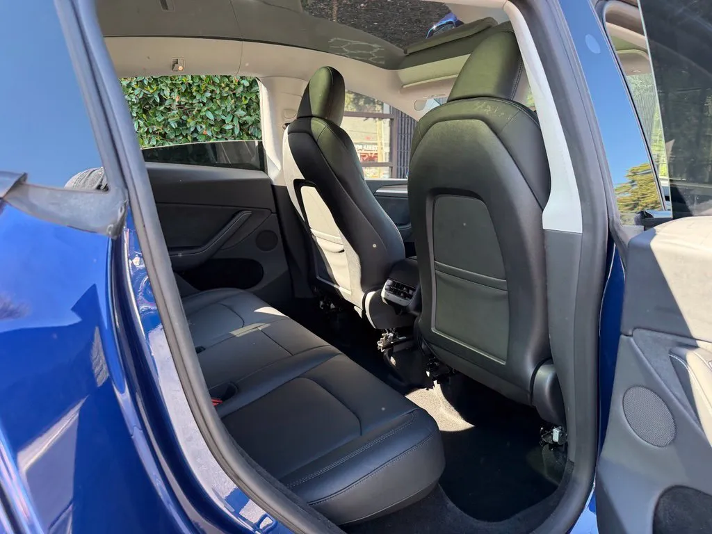 Tesla Model Y photo 36
