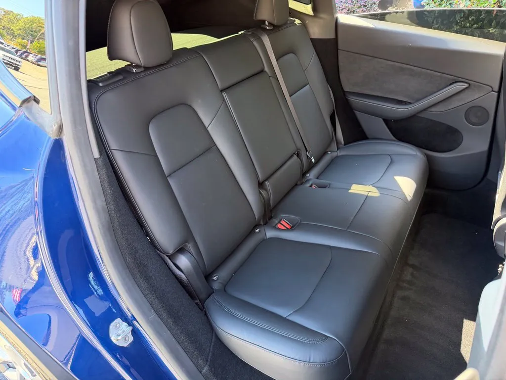 Tesla Model Y photo 37