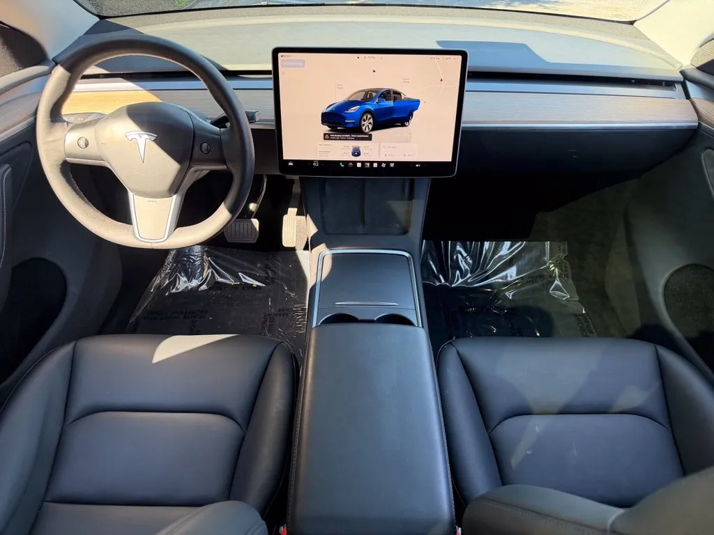 Tesla Model Y photo 38