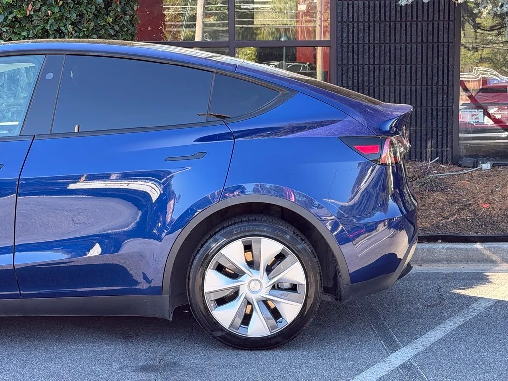 Tesla Model Y photo 12