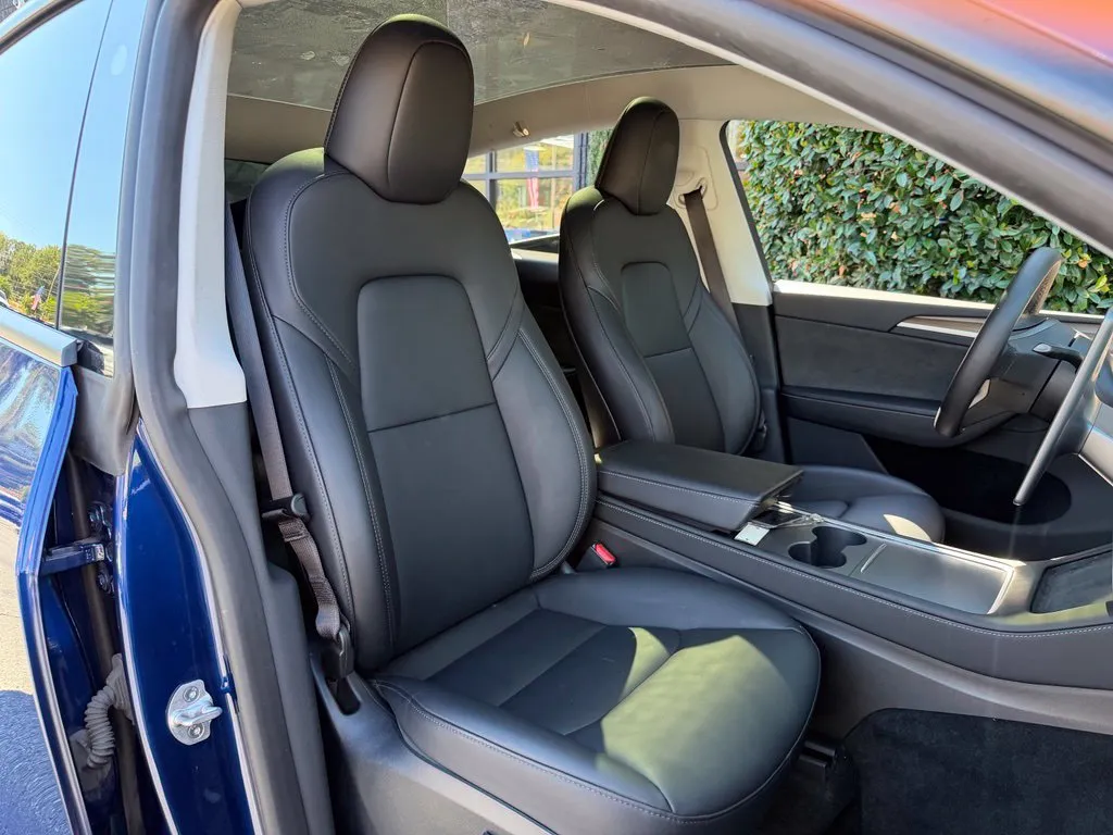 Tesla Model Y photo 32