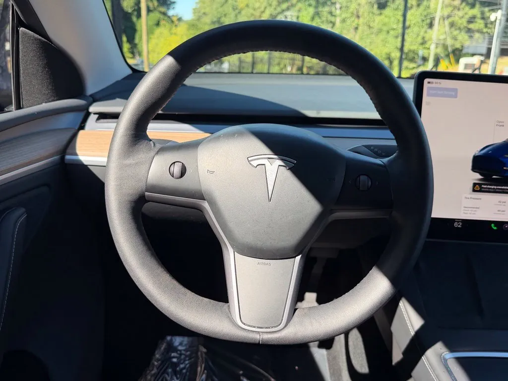 Tesla Model Y photo 41