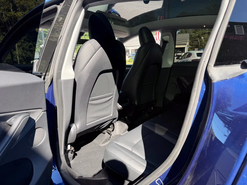 Tesla Model Y photo 28