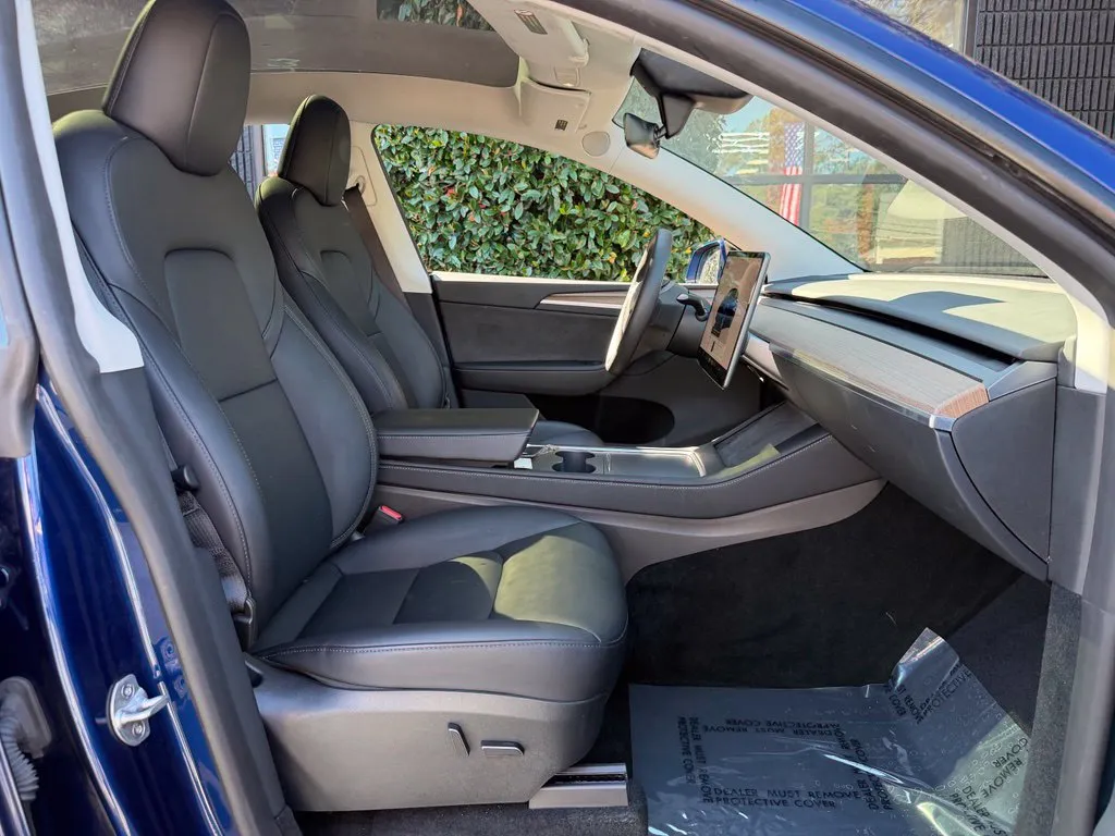 Tesla Model Y photo 31