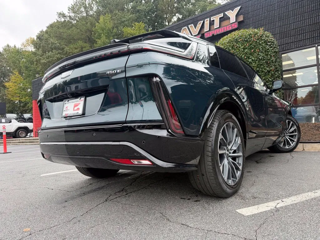 Cadillac Lyriq photo 13