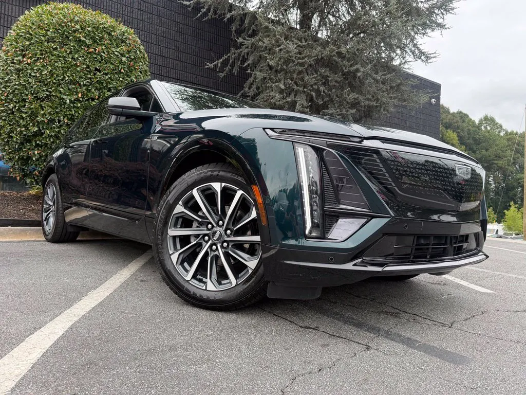 Cadillac Lyriq photo 8