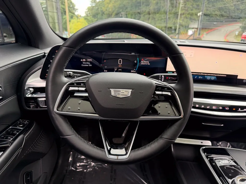 Cadillac Lyriq photo 42