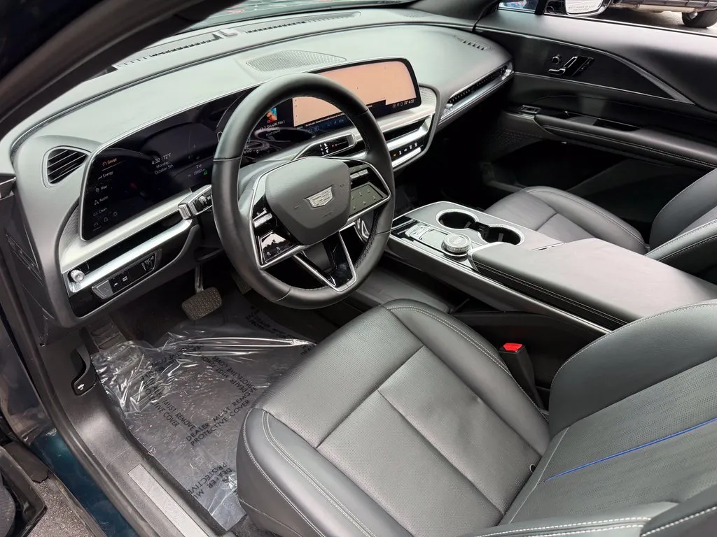 Cadillac Lyriq photo 24
