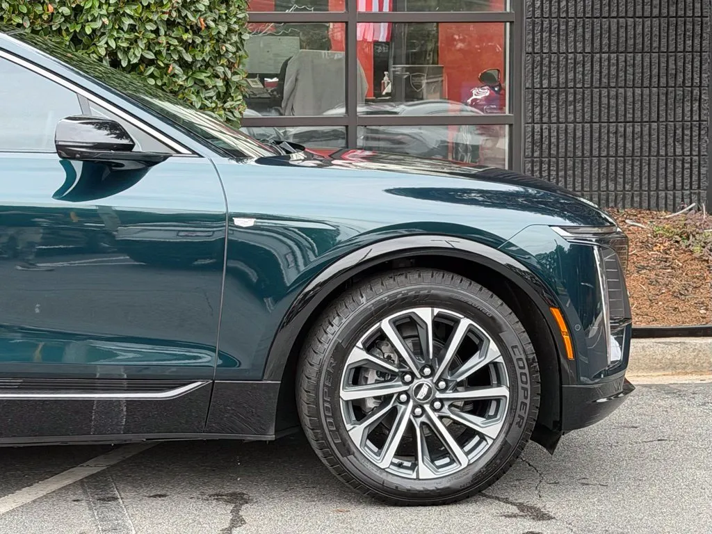 Cadillac Lyriq photo 23