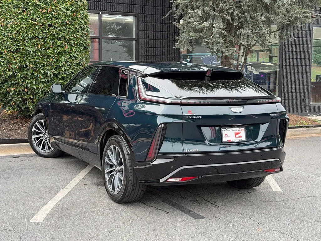 Cadillac Lyriq photo 19