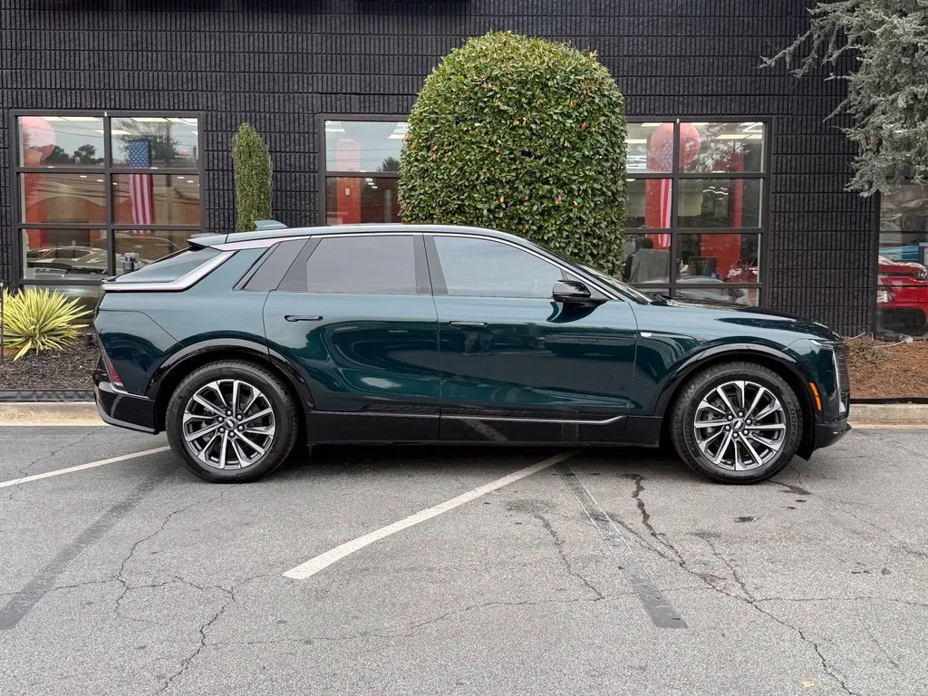 Cadillac Lyriq photo 21