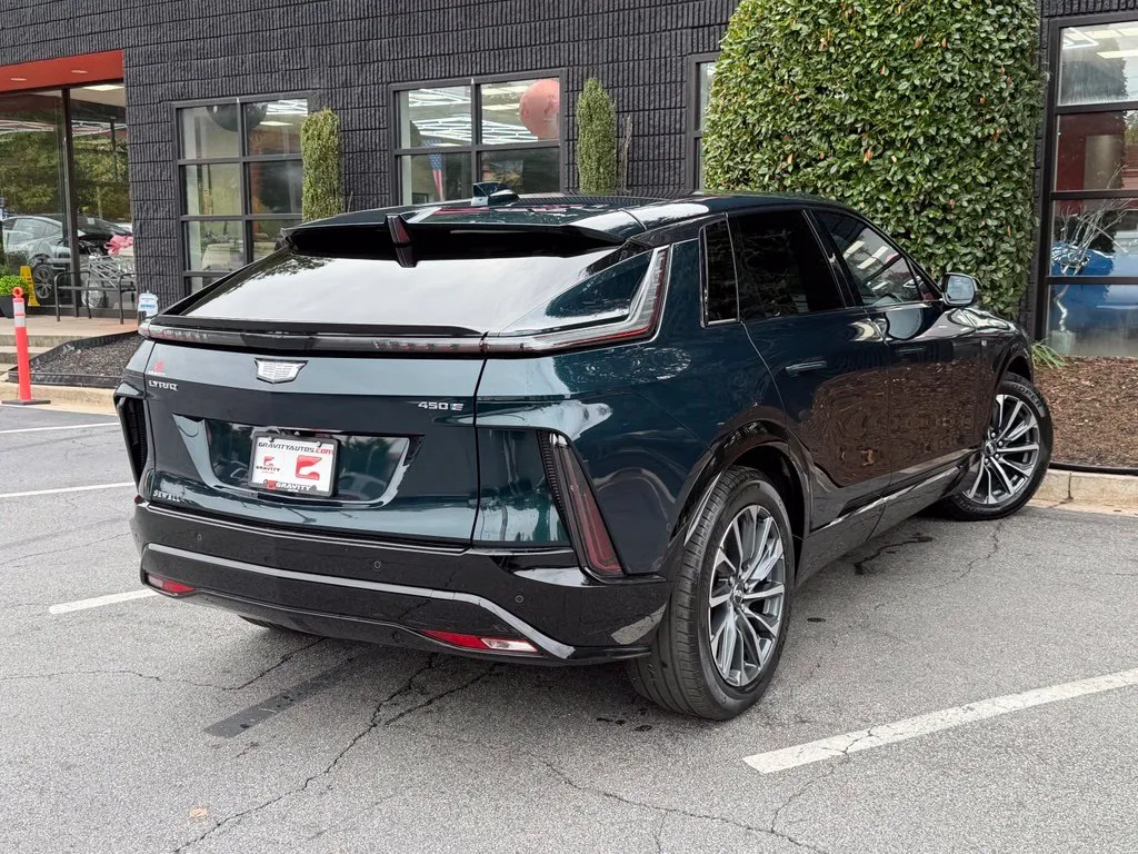 Cadillac Lyriq photo 12