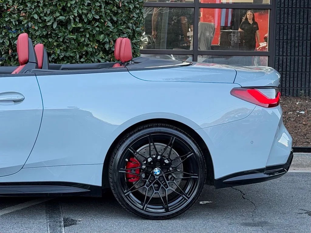 BMW M4 photo 11