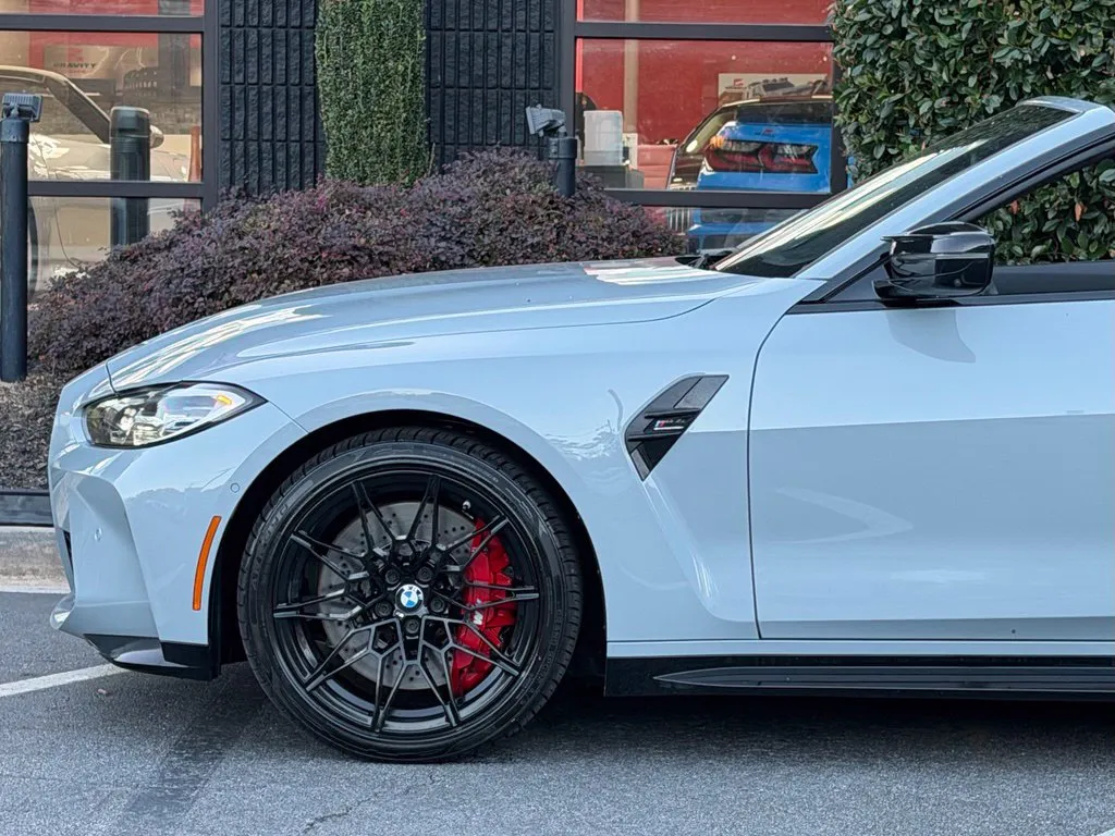 BMW M4 photo 10