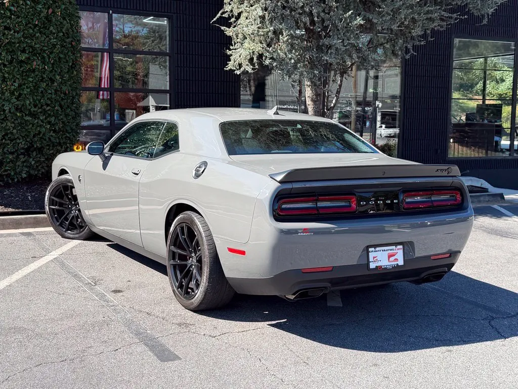 Dodge Challenger photo 19