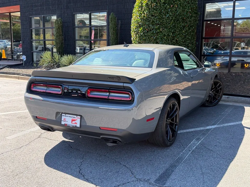Dodge Challenger photo 12