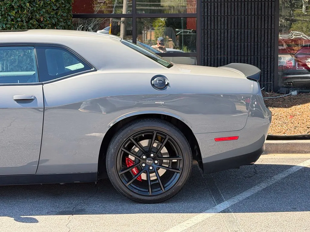 Dodge Challenger photo 11