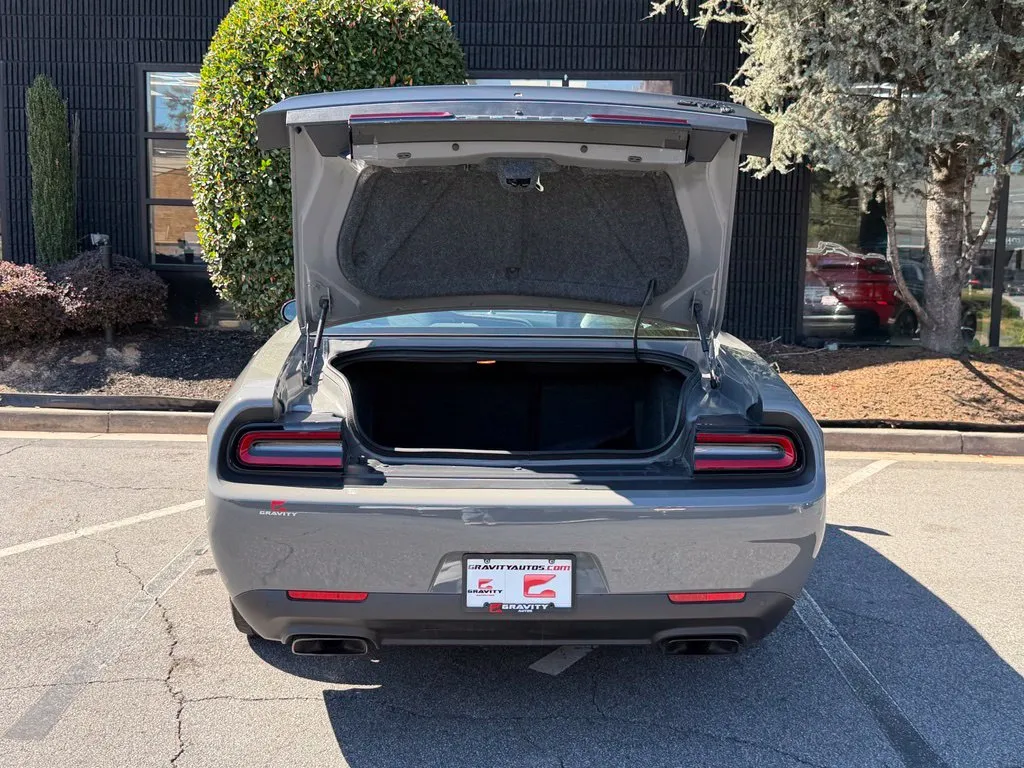 Dodge Challenger photo 17