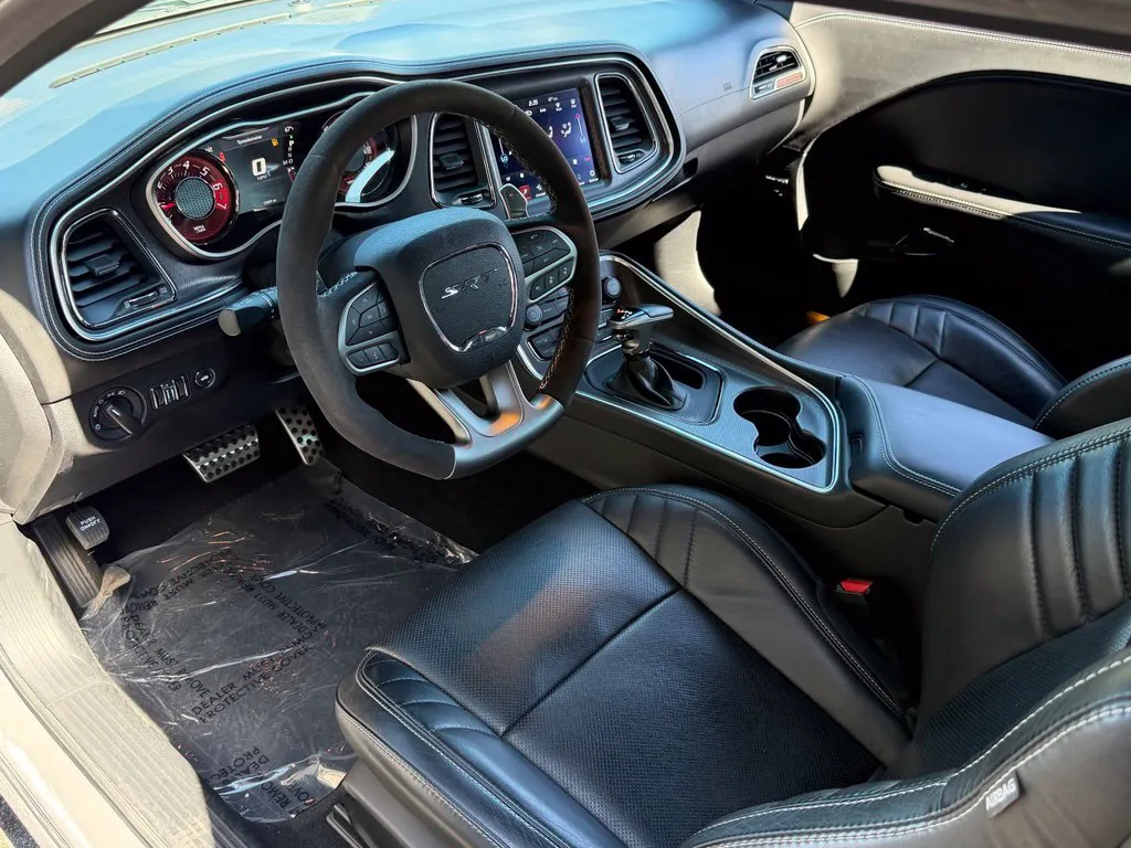 Dodge Challenger photo 24