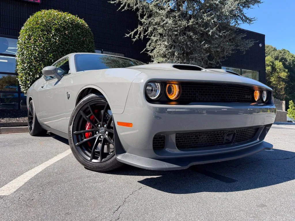Dodge Challenger photo 8